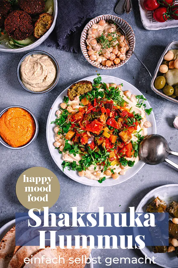 Veganes Shakshuka mit Hummus. Shakshuka Rezepte aus Israel. Shakshuka Hummus @happymoodfood