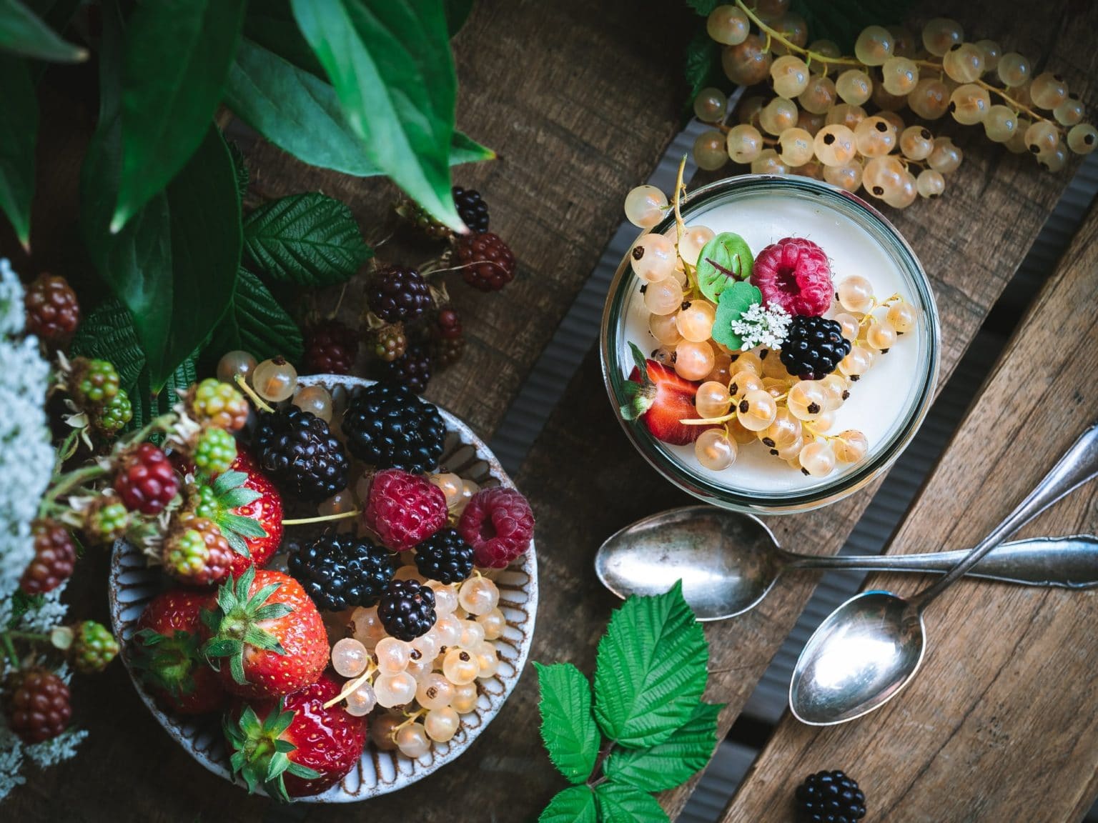 Cheesecake im Glas mit Beeren &amp; Balsamico